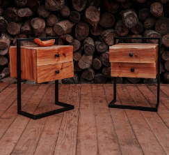 Un fauteuil moderne en forme de « boucle » avec un corps en bois massif.  2 chaises avec une table basse ronde unique‎
